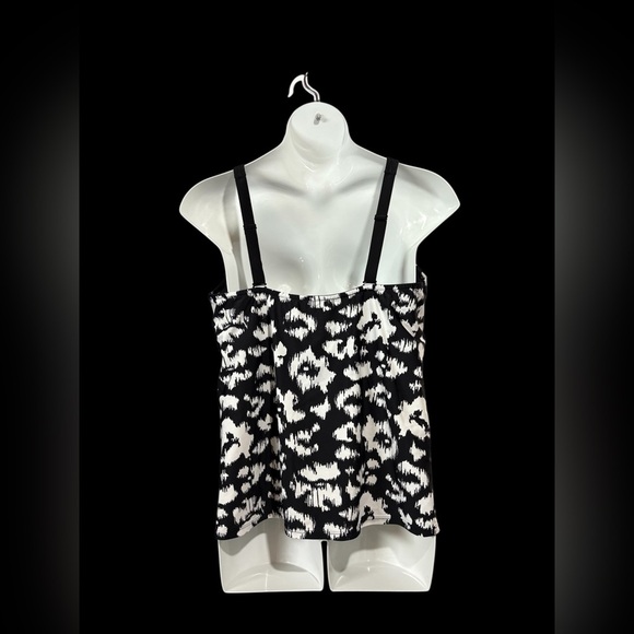 Penningtons, Plus Size Black and White Tankini, 3X 🌴 - Picture 8 of 9